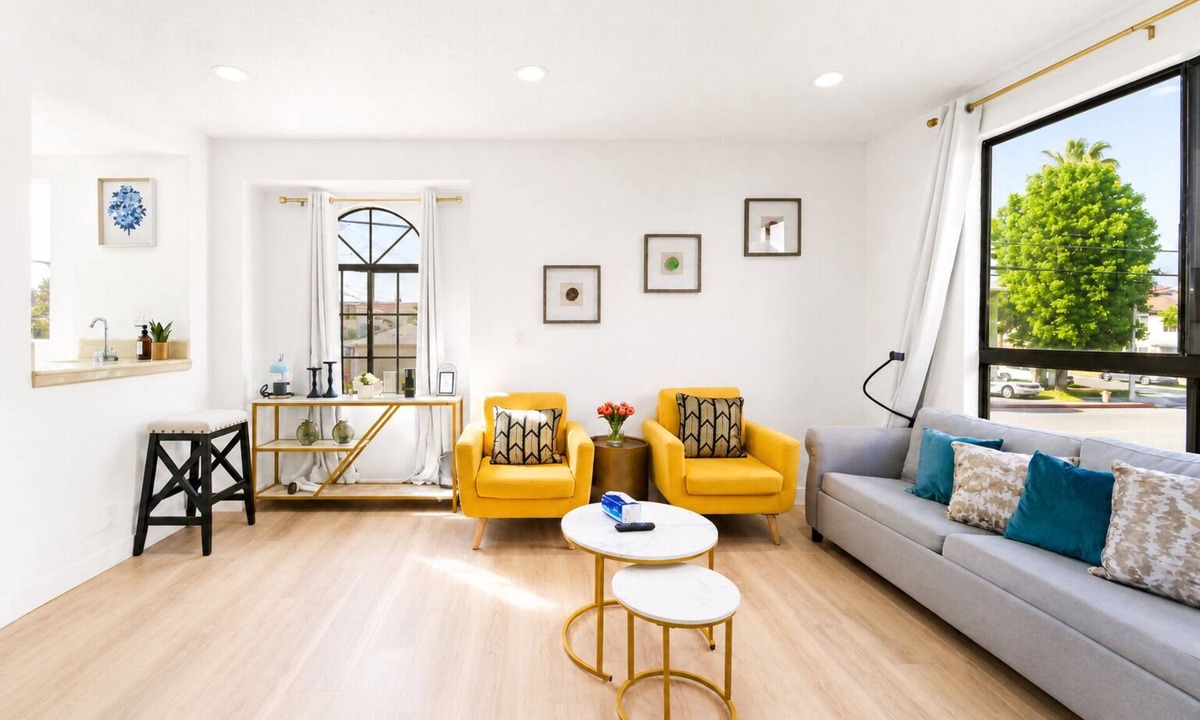 Alhambra House | Spacious 3BR Townhome Near DTLA w/Garage & Balcony