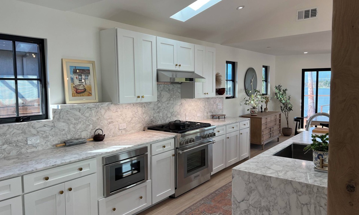Novato House | Spacious 4-bedroom, 3- bath waterfront glass house!