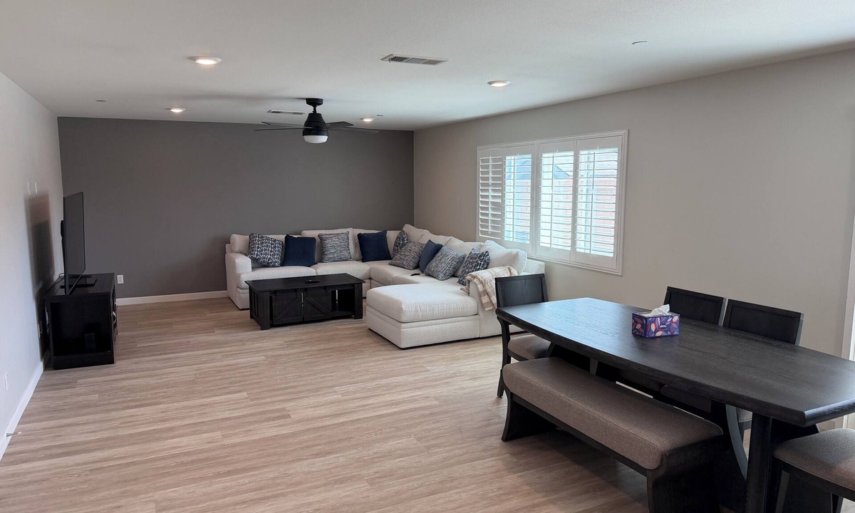 Fontana House | Spacious 4-bedroom house in tranquil Fontana with AC and gym