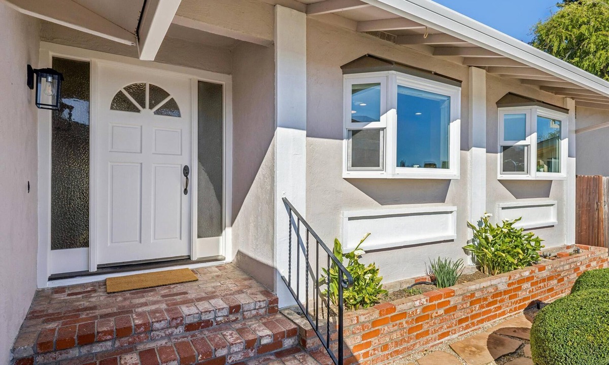 San Marin House | Spacious 4-bedroom house in brilliant Novato with Mountain View