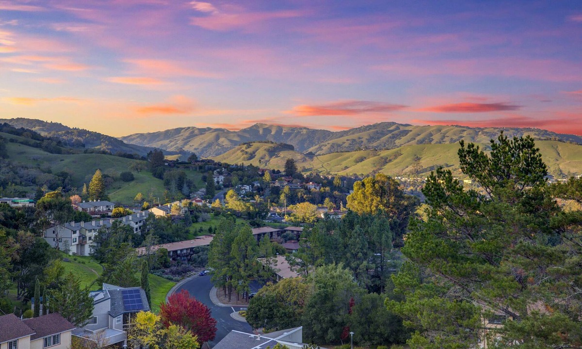 San Rafael House | Spacious 5 BD/3.5 BA Home w/Nature Views, BBQ & Billiards!