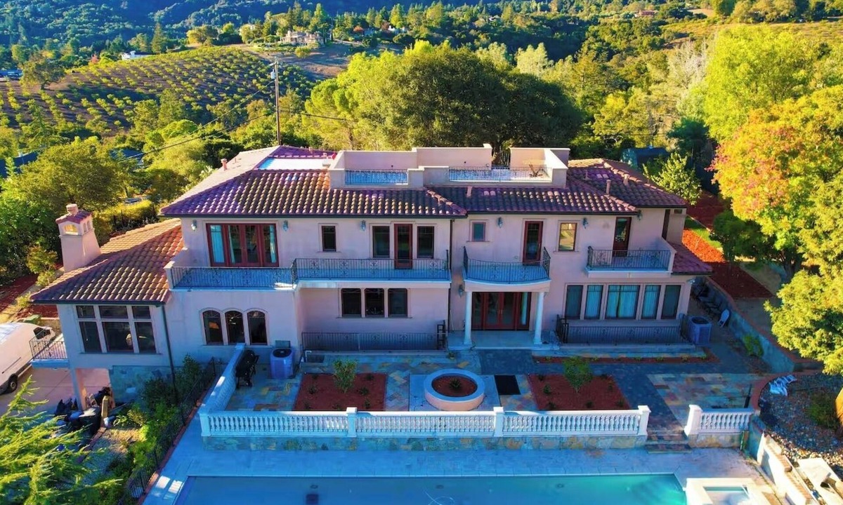 Los Altos Hills House | Spacious 5-bedroom country house in tranquil Los Altos Hills