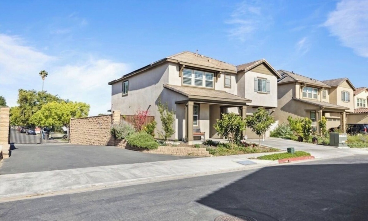 Riverside House | Spacious 5-bedroom house in Riverside