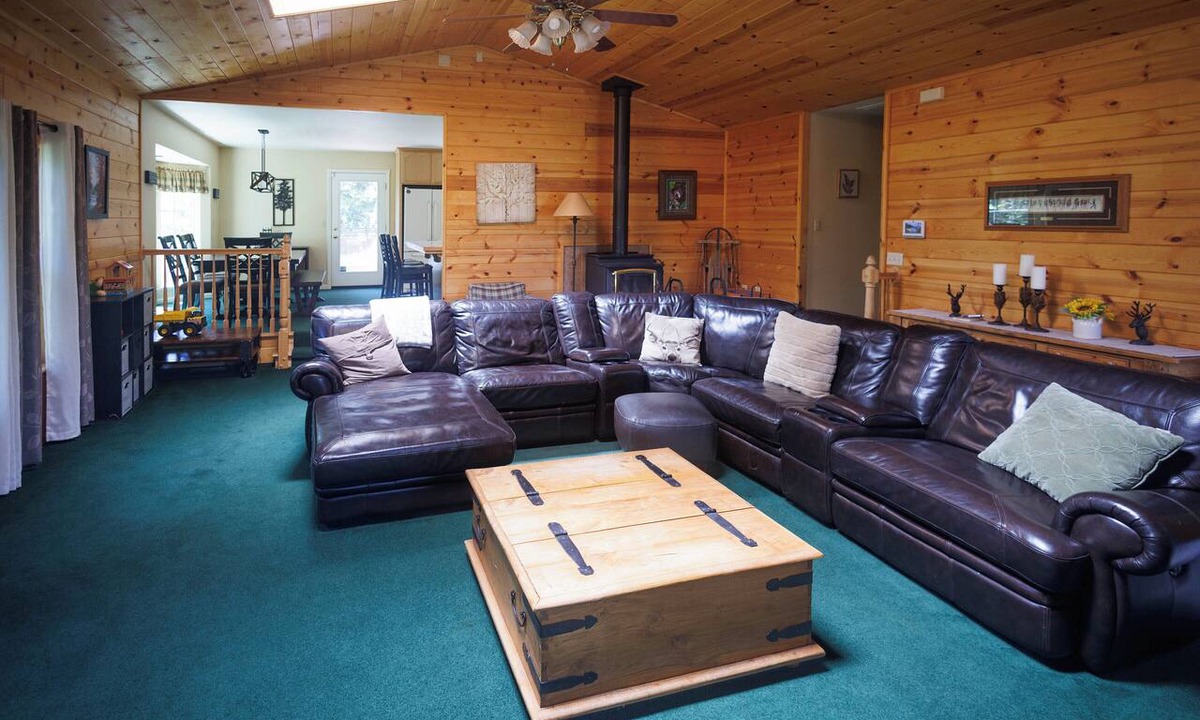 Sierra Village House | Spacious 5BR Mountain Home in Peaceful Mi-Wuk
