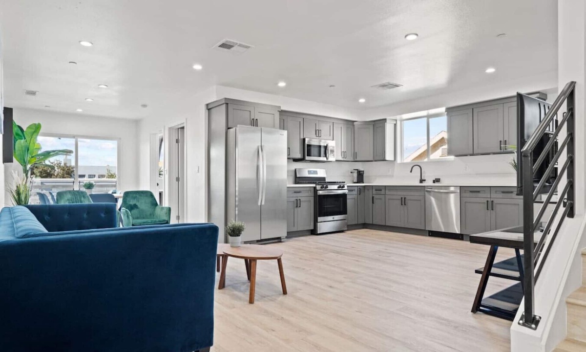 Vernon House | Spacious and modern home in Arts District