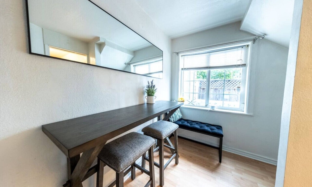 San Bruno House | Spacious Backyard |BBQ, Games, Fast-WiFi, Sleeps 8