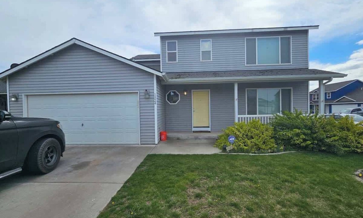 Hermiston House | Spacious Family Home w Garage Gladys Retreat