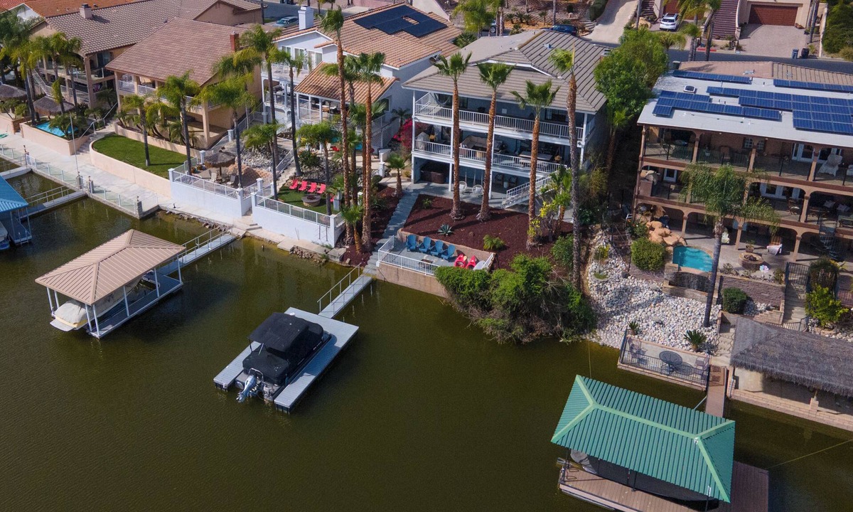 Canyon Lake House | Spacious fully remodeled lakefront 5-bedroom house in beautiful Canyon Lake