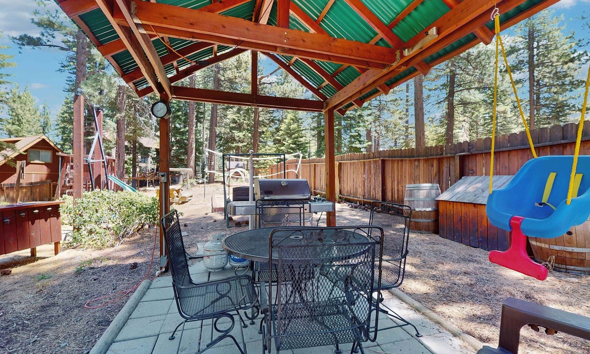 Pioneer Trail House | Spacious hideaway with private hot tub & huge yard - near the lake