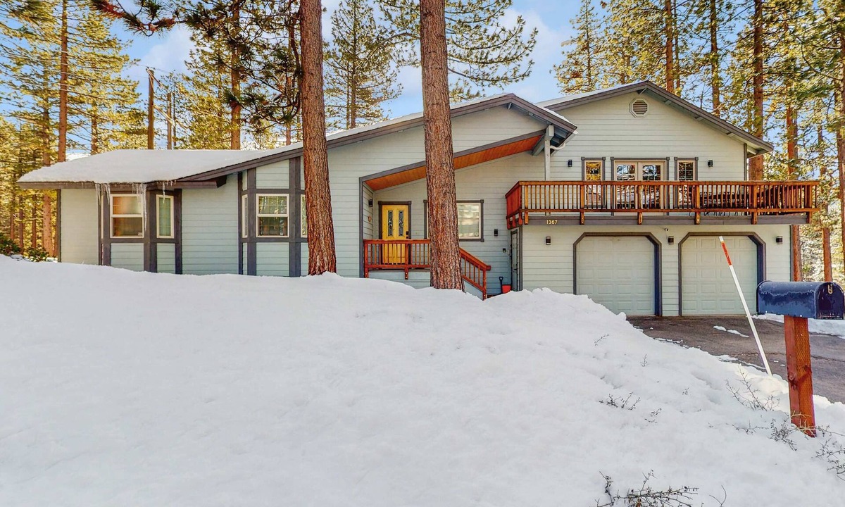 Country Club Estates House | Spacious home with a pool table close to golf, skiing, hiking & biking