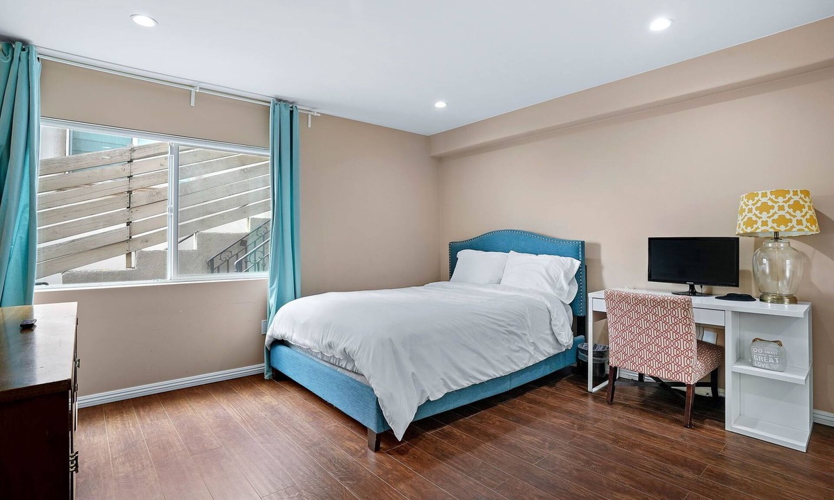 Los Angeles House | Spacious Los Angeles Home - only minutes from Down Town Los Angeles