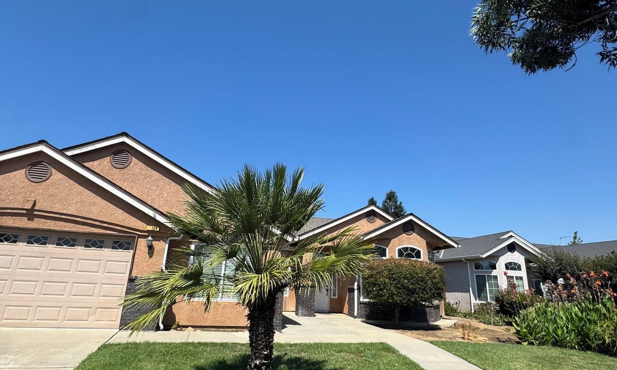 Sanger House | Spacious Lovely 5-bedroom house in charming Sanger with AC