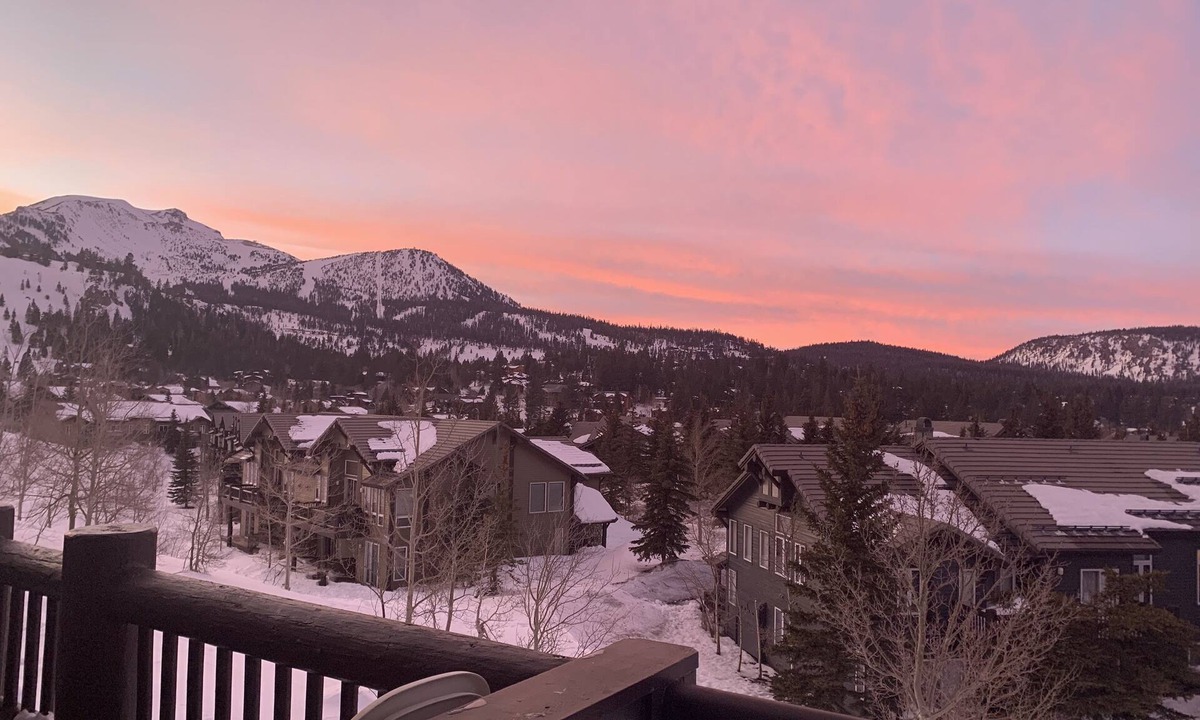 Mammoth Lakes House | Spacious Townhome in with SPECTACULAR mountain views n