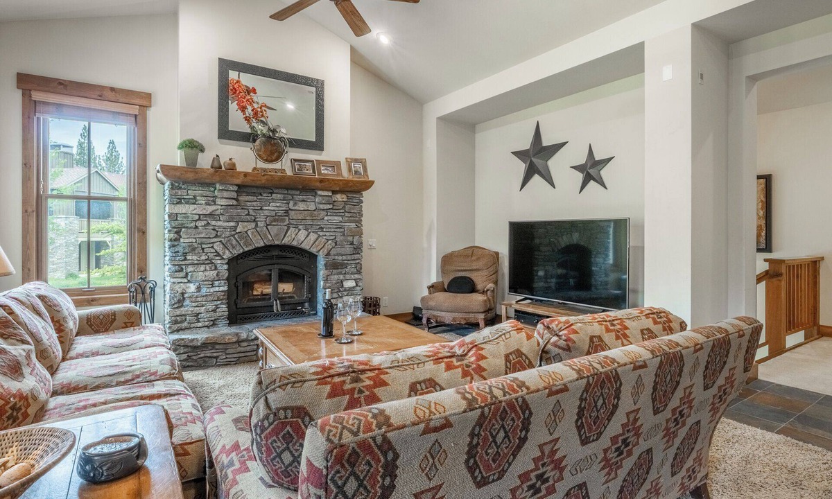 Mammoth Lakes House | Spacious Townhome on Snowcreek Golf Course! Mountain Views!