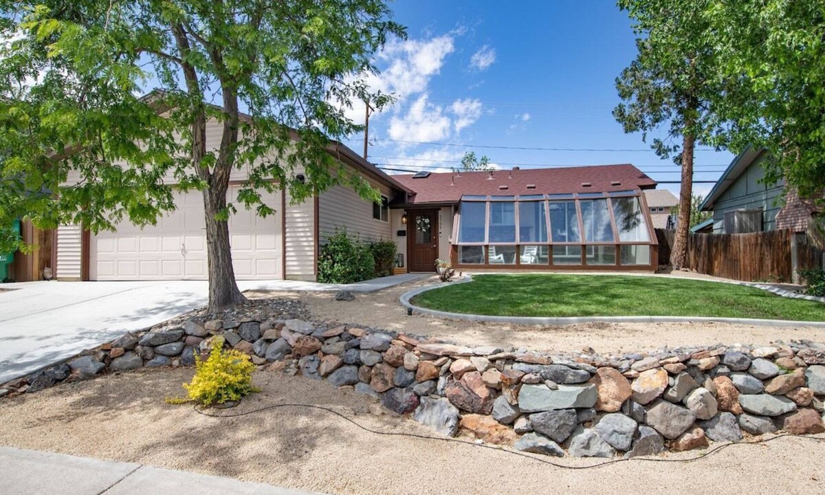 West University House | *Special~UNR~Downtown~Family~Sleeps 10~RenoRetreat