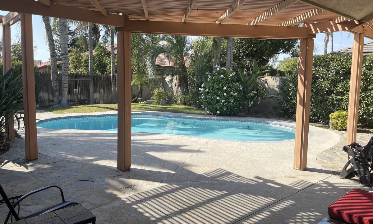 Greenacres House | Spirit Lake Luxury Poolside Escape!