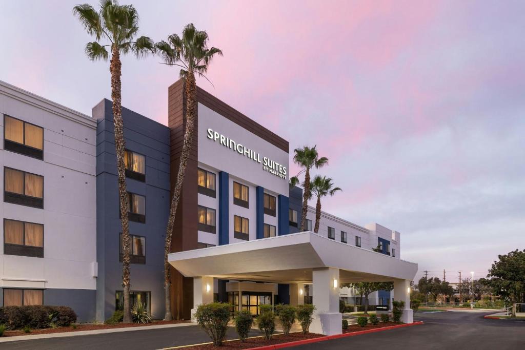 Raisin Hotel | SpringHill Suites Fresno