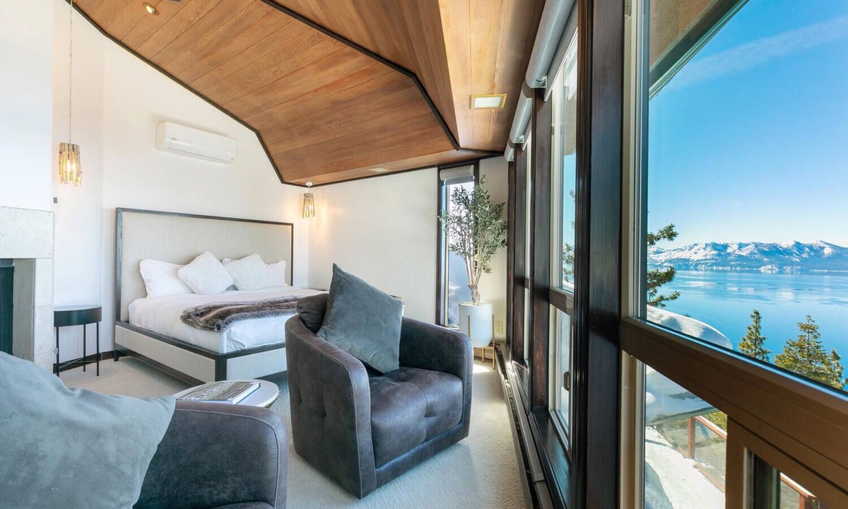 Lincoln Park House | Stairway to Heaven with Stunning Lake Views from Cave Rock, Sleeps 10