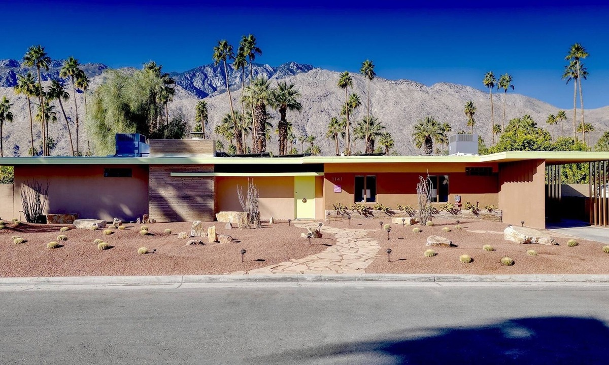 Deep Well Ranch House | Star of Modernism Week - Three Bedrooms, Pool &Spa in Historic Deepwell Estates