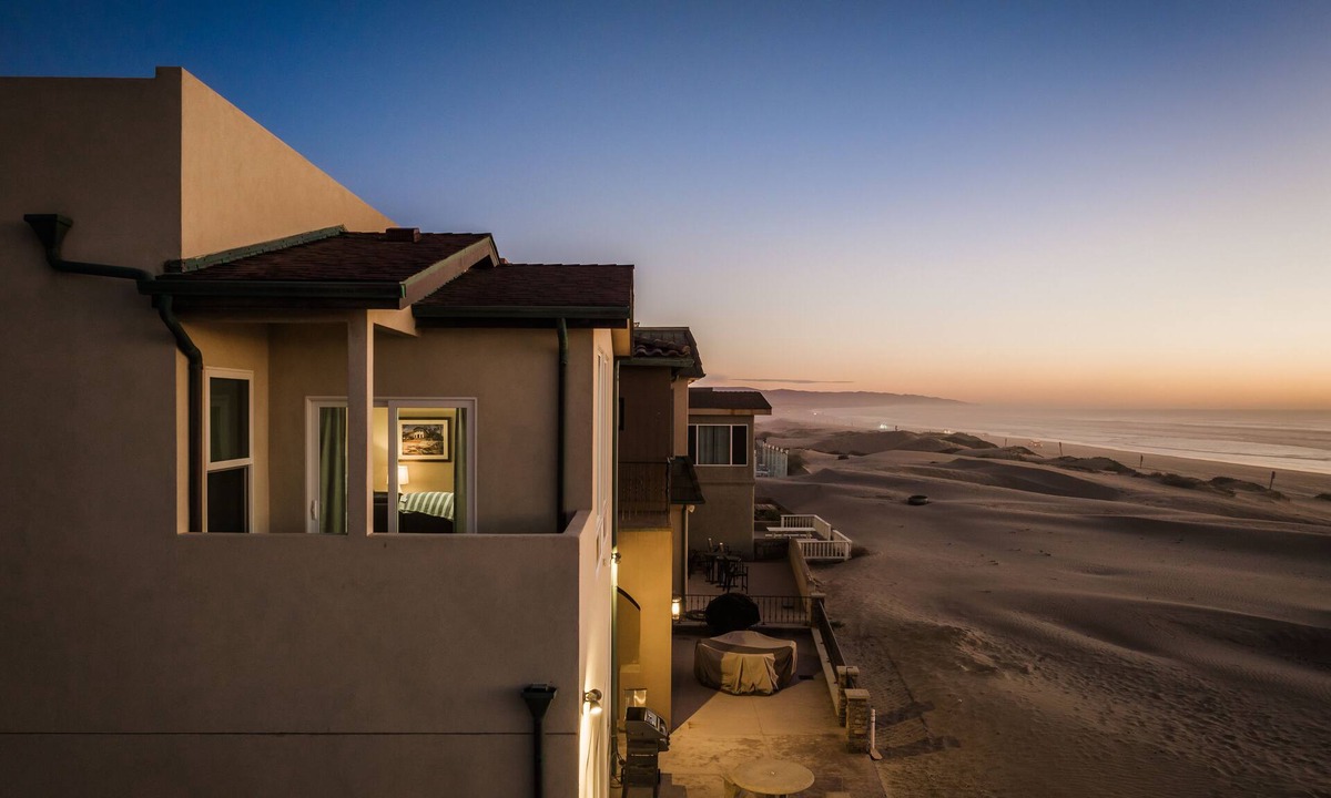 Oceano House | Strandcastle Beach House 2.0 - Oceanfront! - You're right on the sand!
