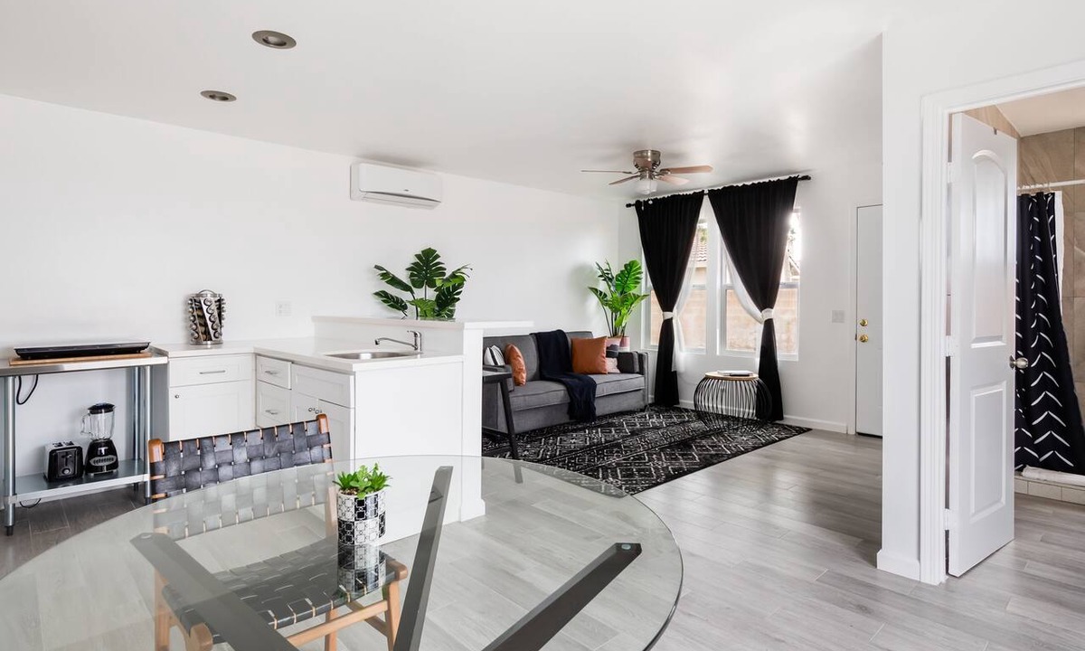 Desert Hot Springs Apartment | Striking Black & White Apt w Gated Entrance & Yard