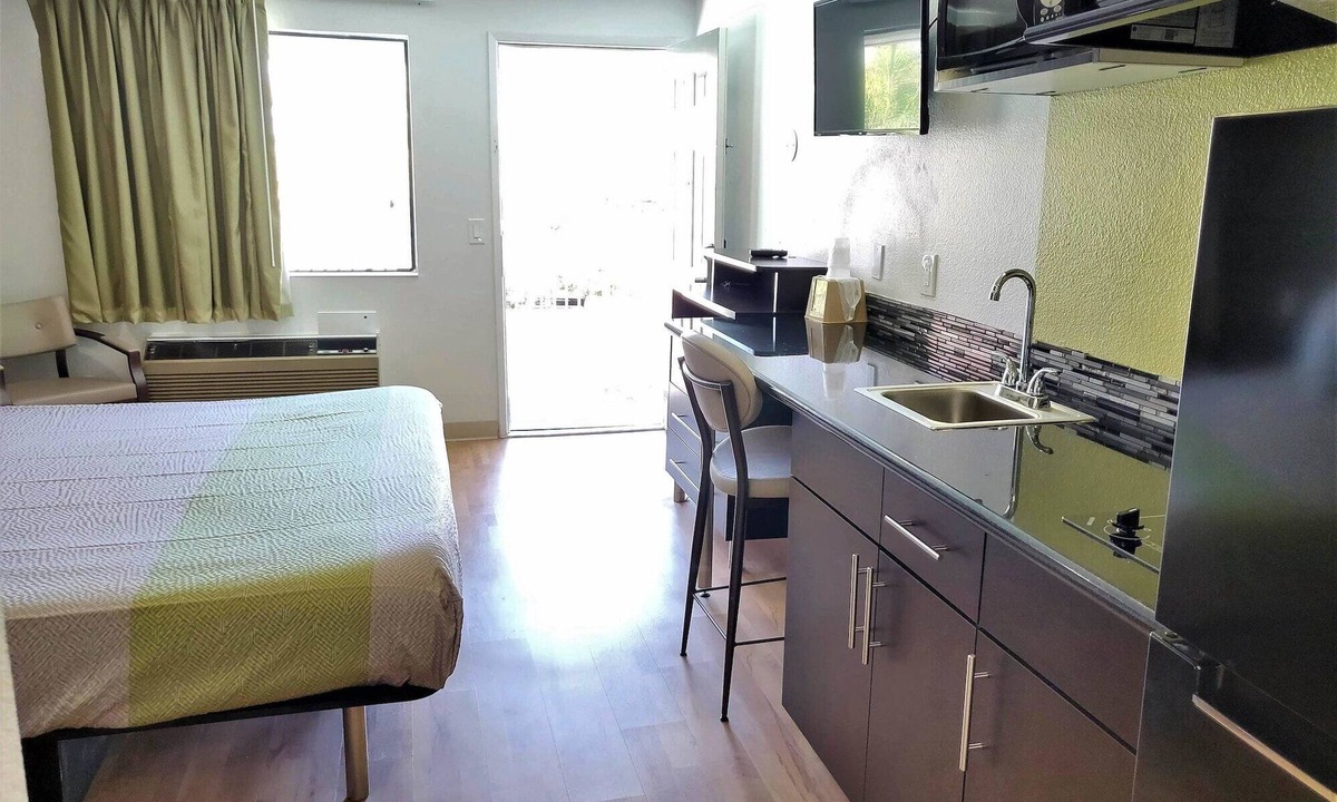 Raisin Hotel | Studio 6 Fresno, CA - Extended Stay