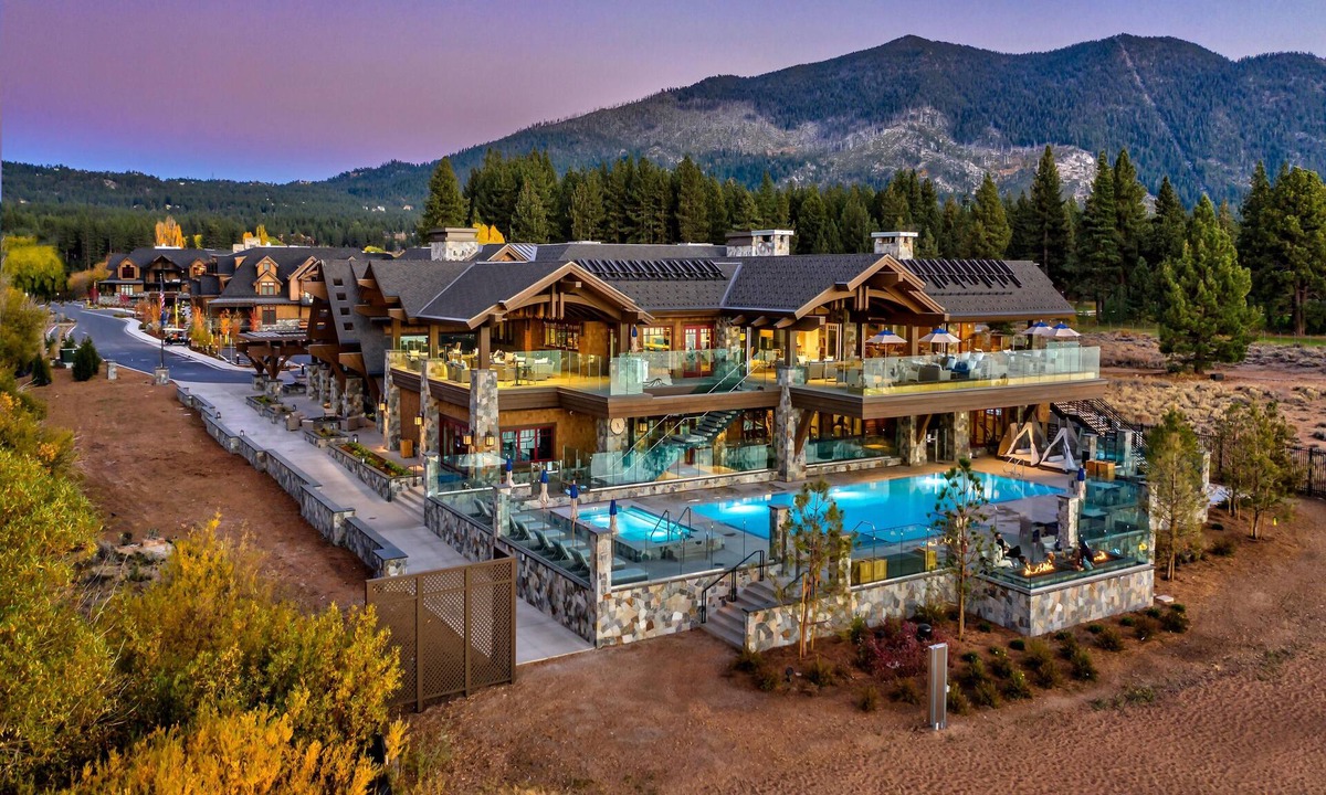 Stateline Condo | Stunning 3390 sqft, 5 bed, 5 bath Residence in Private Lakefront Community