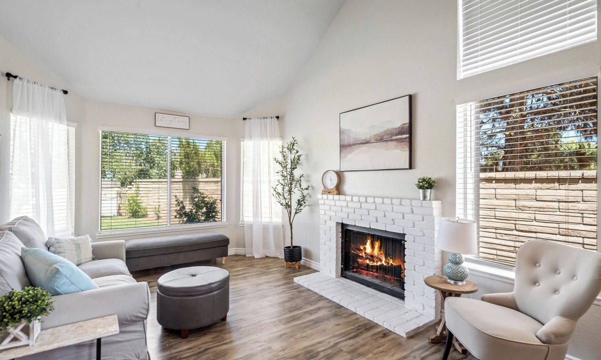 Palmdale House | Stunning Cozy Smart home with Tesla Charger!