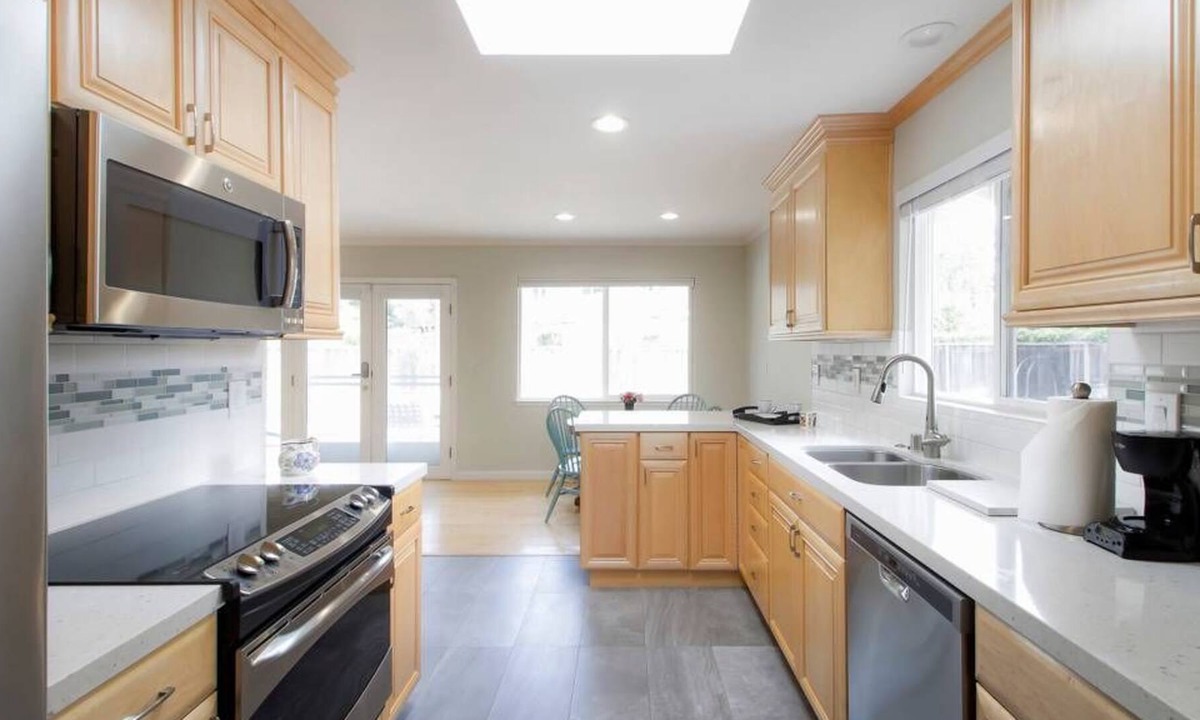 Moraga House | Stunning Executive Corporate House on Tree-Lined Street - Dogs, 30+ Stays