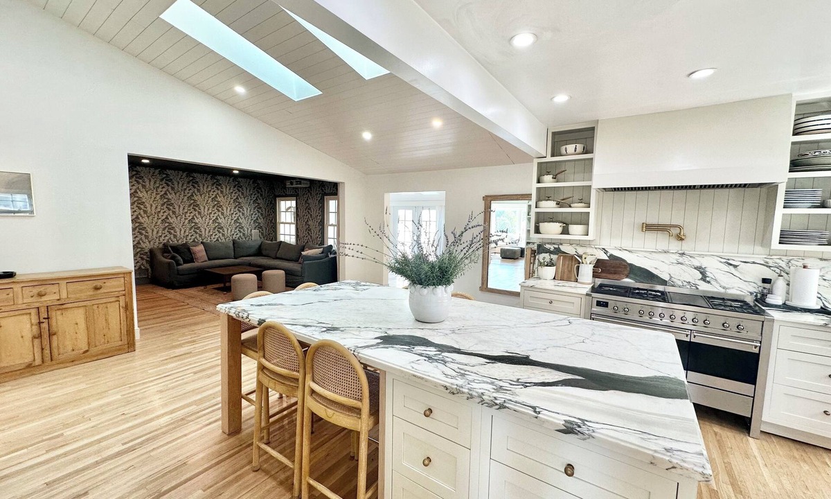 Studio City House | Stunning LA designer’s house with pool, unbeatable location - walkable!