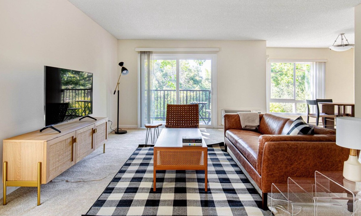 Palo Alto Apartment | Stunning Palo Alto 2BR w/ Gym, Pool, near 82, 101, and 280, by Blueground