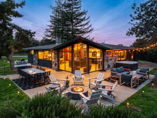 Oakhurst House | Stunning views Hot tub Games 5BR Sleeps 14