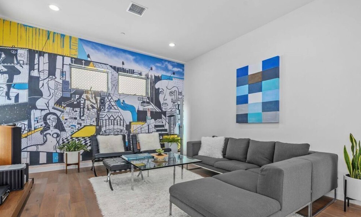Mar Vista House | Stylish 3-bedroom townhouse in prime West Los Angeles location.