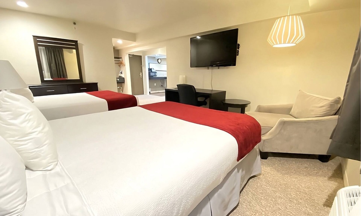 Torrance Hotel | Stylish Executive Double Suite near Torrance and Coastal Destinations