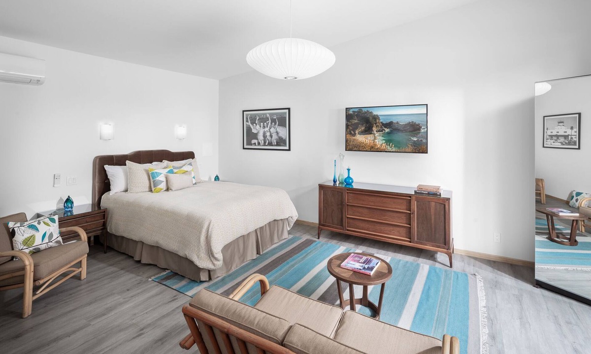 Bixby Knolls Apartment | Stylish Retro Private Studio & Pool Long Bch