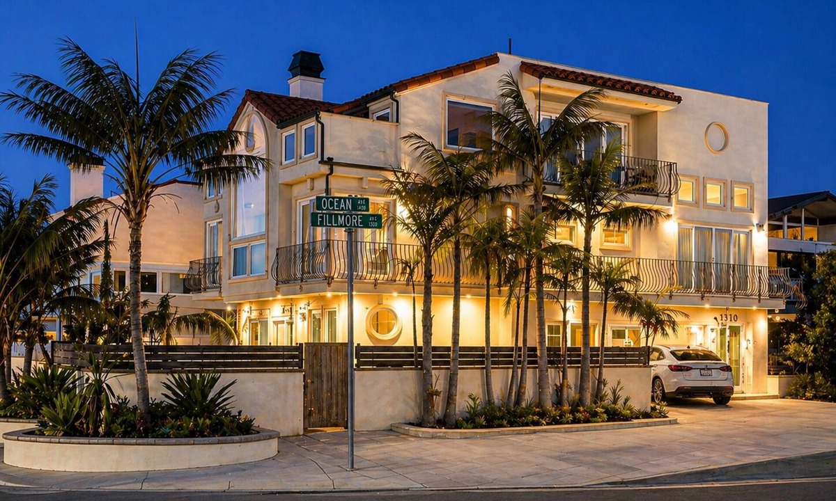Silver Strand House | Sun-Kissed Beach Mansion-RoofDeck