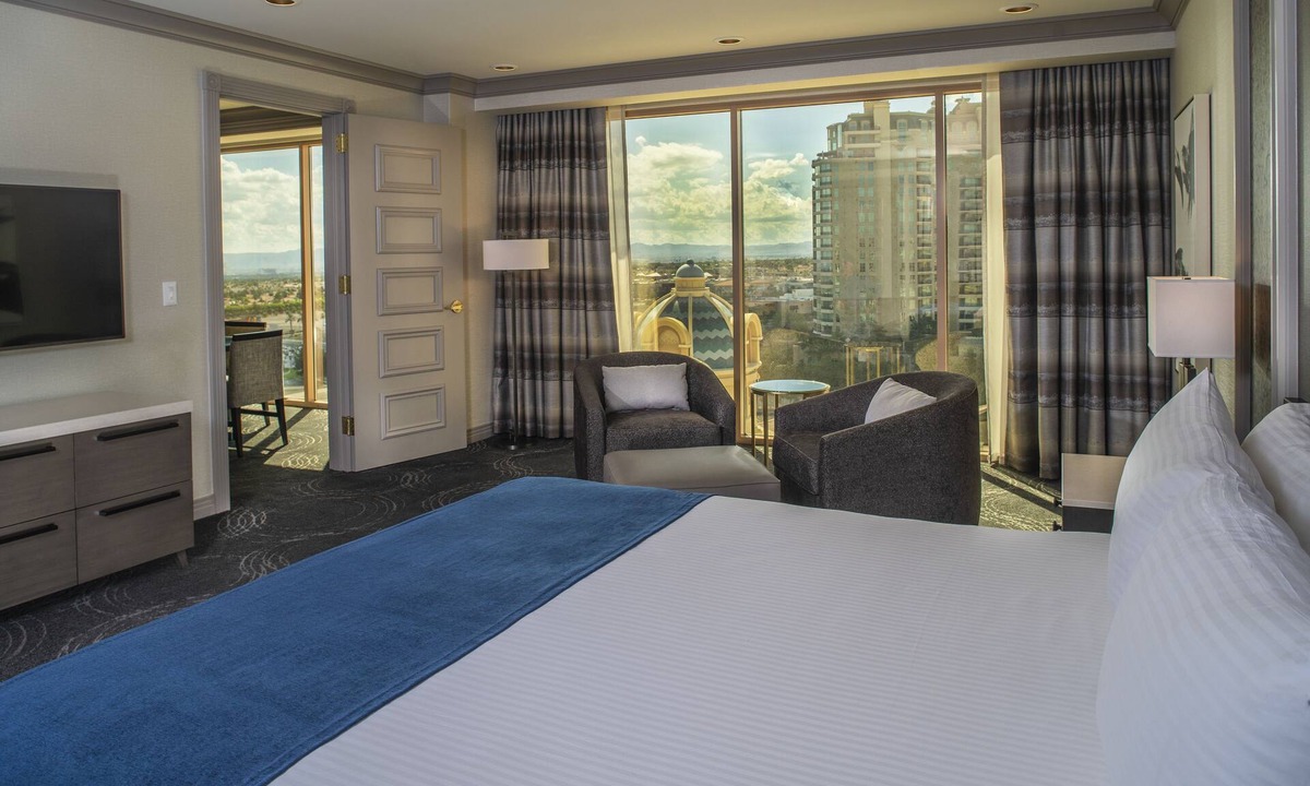 Queensridge Resort | Suncoast Hotel and Casino