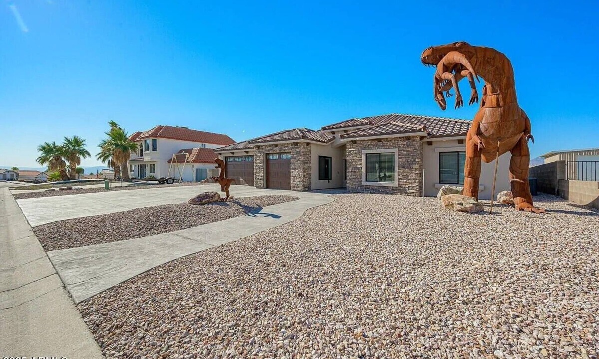 Sunridge Estates House | Sundance Lake Retreat! Spacious 4-bedroom house in serene Bullhead City!