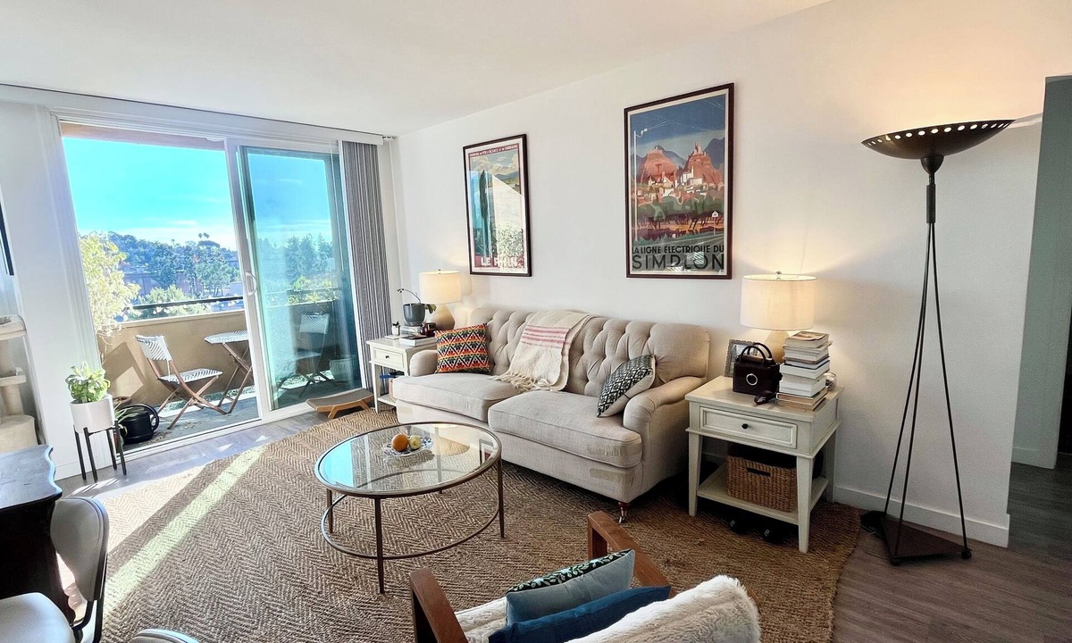 Los Feliz Apartment | Sunny, Furnished Silver Lake 1BR Mid-term rental, WFH ready, Utilities included