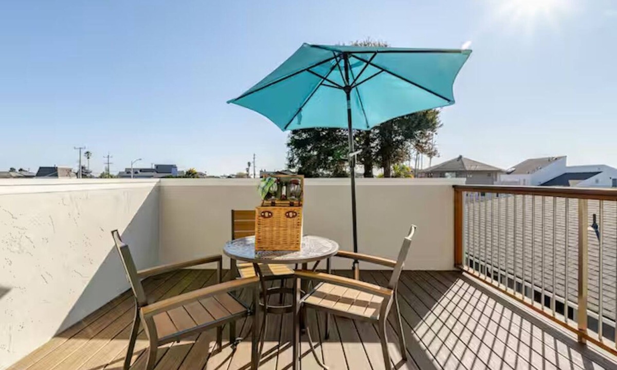 Westside Santa Cruz Cottage | Sunny, Modern Cottage w/Stunning Views, Steps from Beach & Natural Bridges