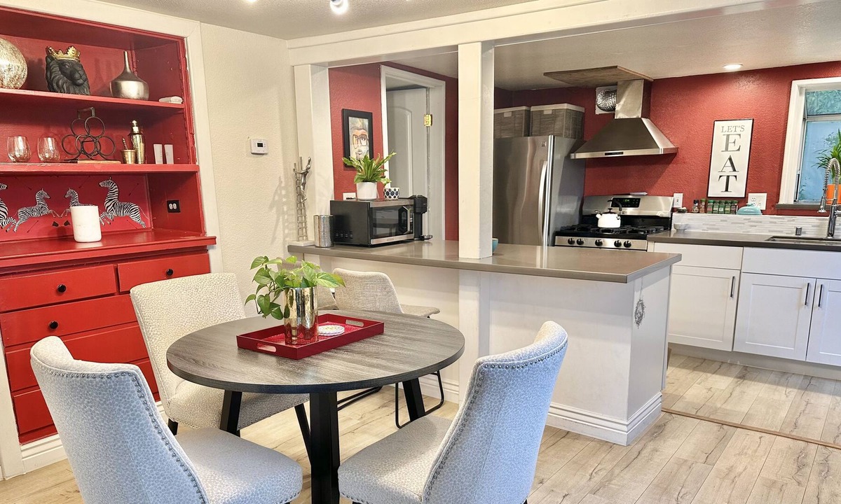 Fairfax House | Sunny Two- Bedroom apartment in Amazing Location
