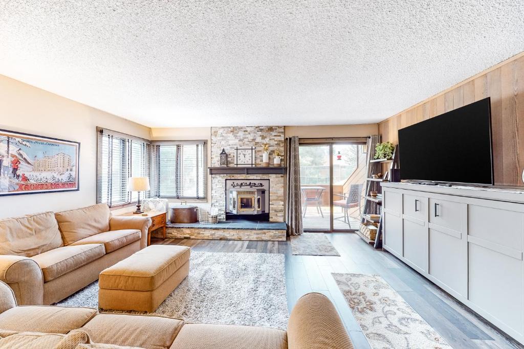 Mammoth Lakes Apartment | Sunrise 8