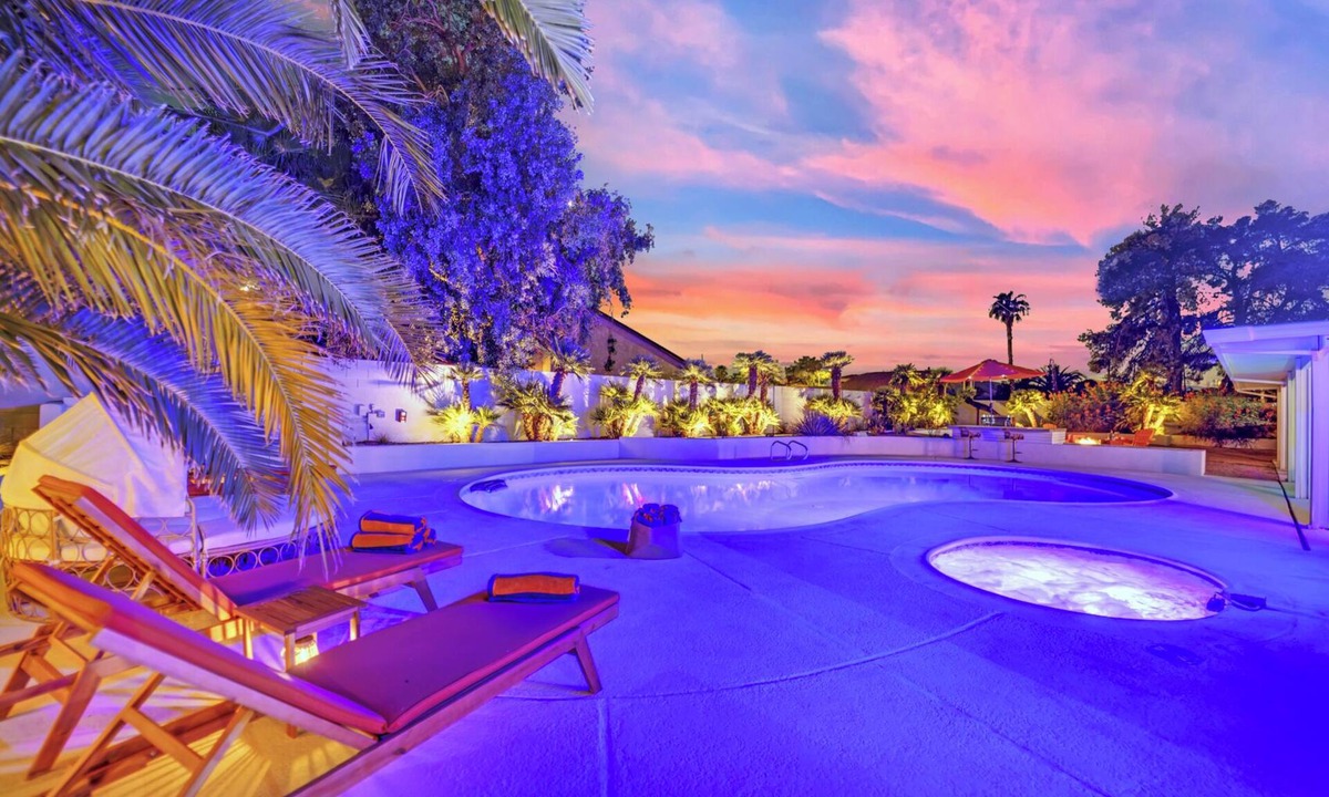 Royal Crest Rancheros House | Sunset Royale 1/2 Acre Estate 6 minutes to Strip