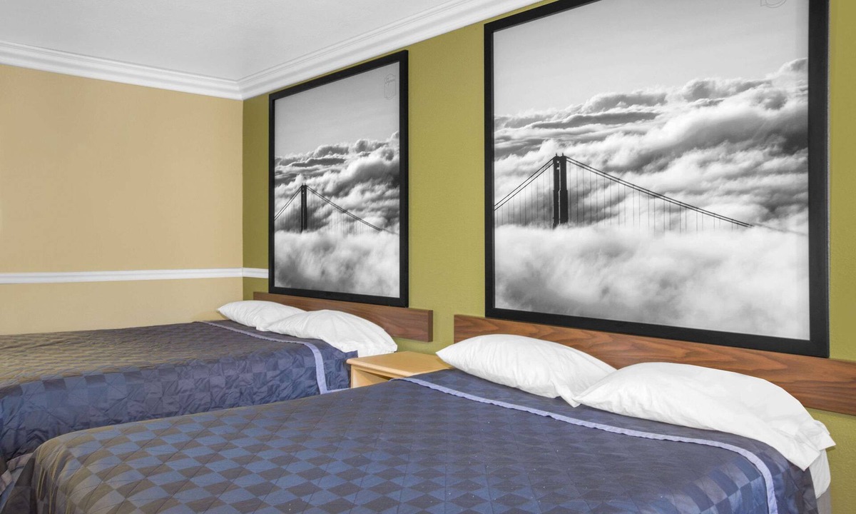 Hayward Hotel | Super 8 by Wyndham Hayward Downtown