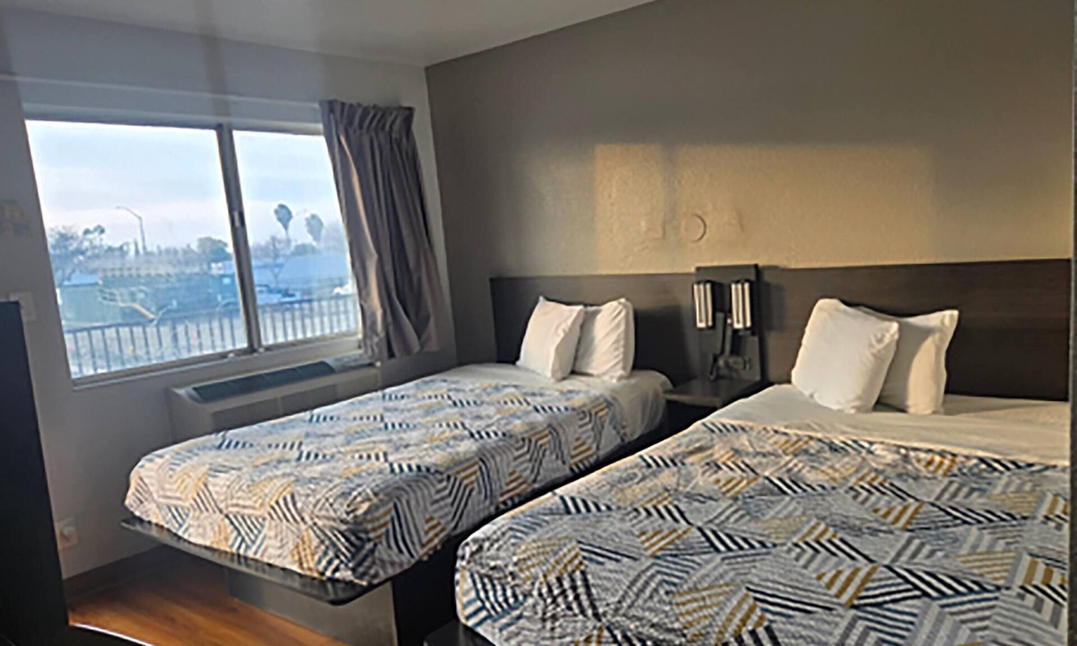 Tracy Hotel | Super 8 by Wyndham Tracy