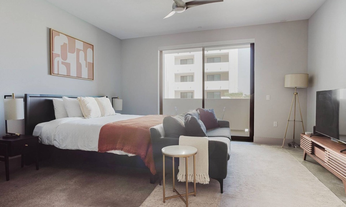 Mid-Wilshire Apartment | Super Mid-Wilshire Studio w/Gym, Pool, Spa & Roof Lounge, by Blueground