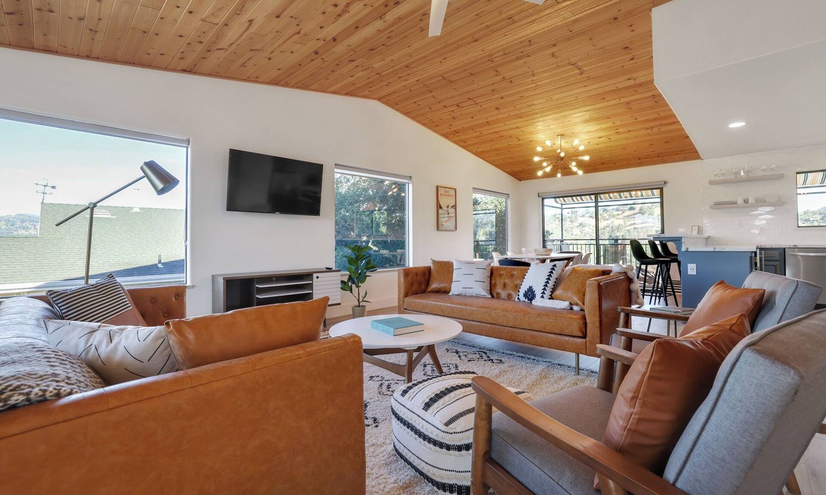 Oak Shores House | Surf Shack at Lake Nacimiento with Private Slip!
