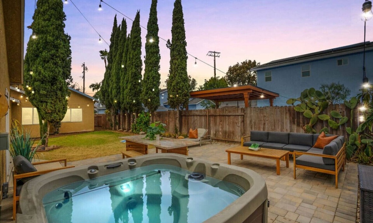 Franklin House | Surfer`s Dreams:5min Drive to Beach with PoolTable