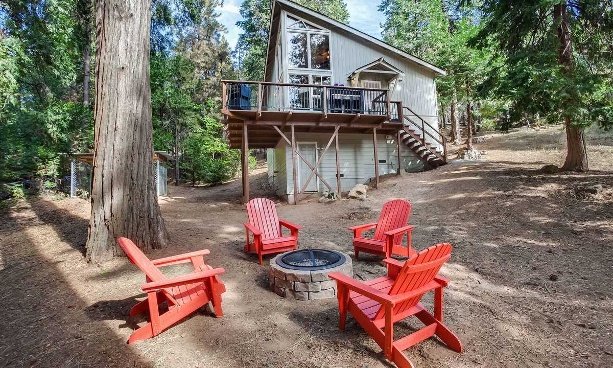 Twain Harte Cabin | Sweet Retreat: Private Lake Access! Ski Dodge, Swim Pinecrest, Fast WiFi & AC.