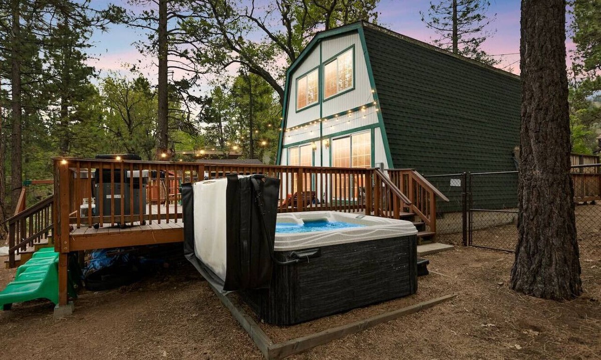 Summit Estates House | Swiss Bliss, Ideal Location w Hot Tub & BBQ